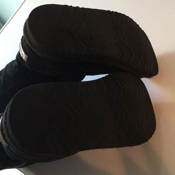 Zip up black uggs - Picture 4 of 4
